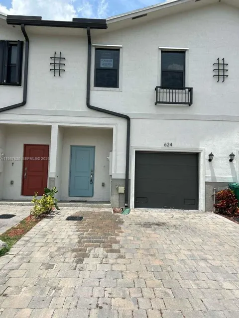 624 SW 12th St