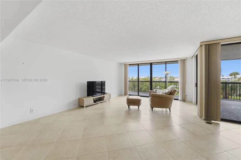 19670 Beach Rd #B323 Tequesta, FL 33469