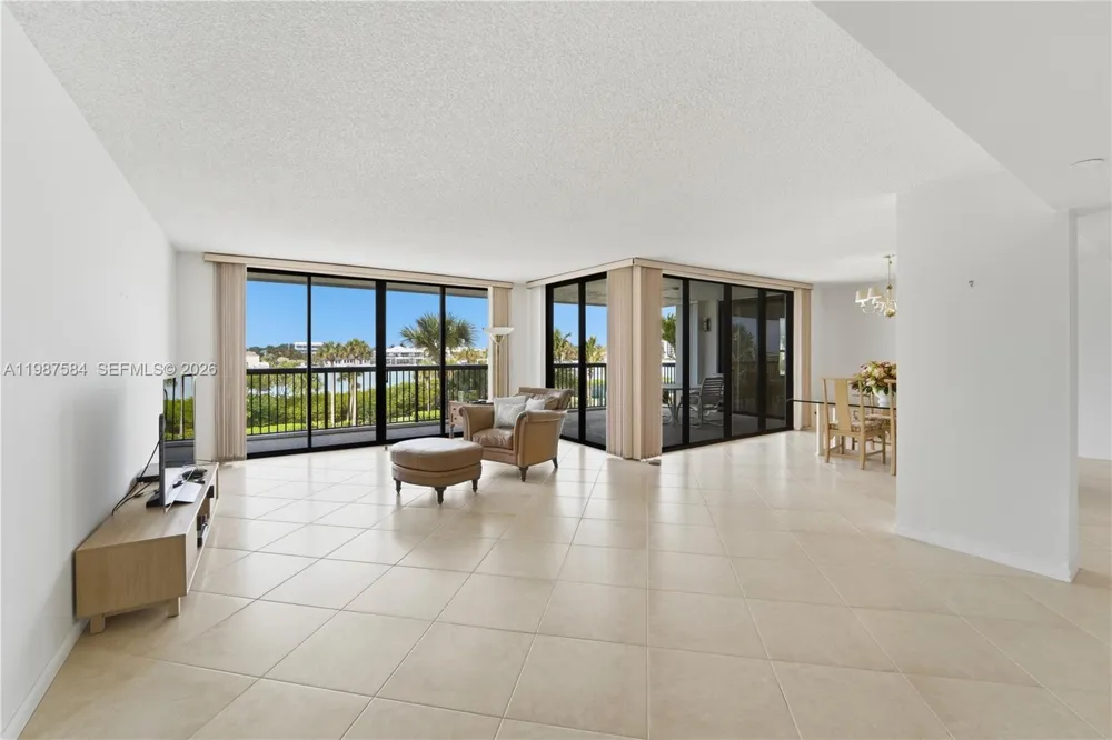 19670 Beach Rd #B323 Tequesta, FL 33469