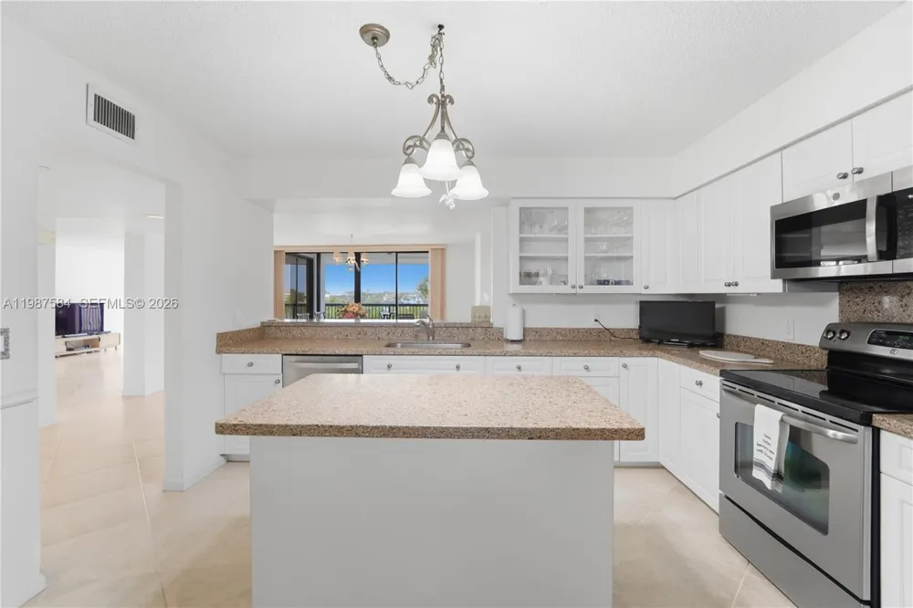 19670 Beach Rd #B323 Tequesta, FL 33469