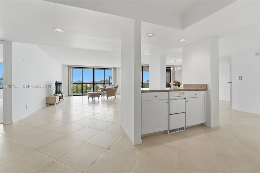 19670 Beach Rd #B323 Tequesta, FL 33469
