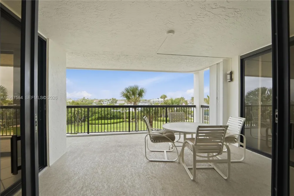 19670 Beach Rd #B323 Tequesta, FL 33469