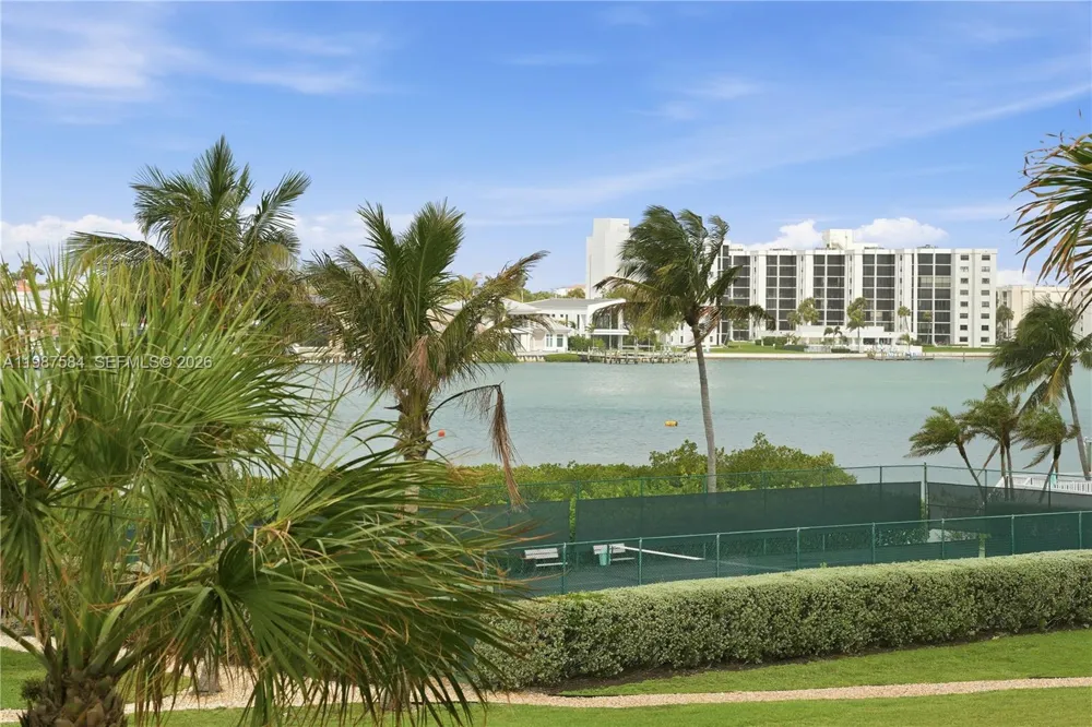 19670 Beach Rd #B323 Tequesta, FL 33469