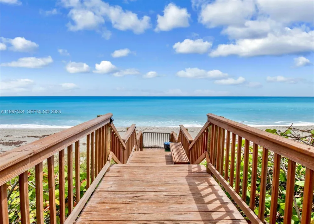 19670 Beach Rd #B323 Tequesta, FL 33469