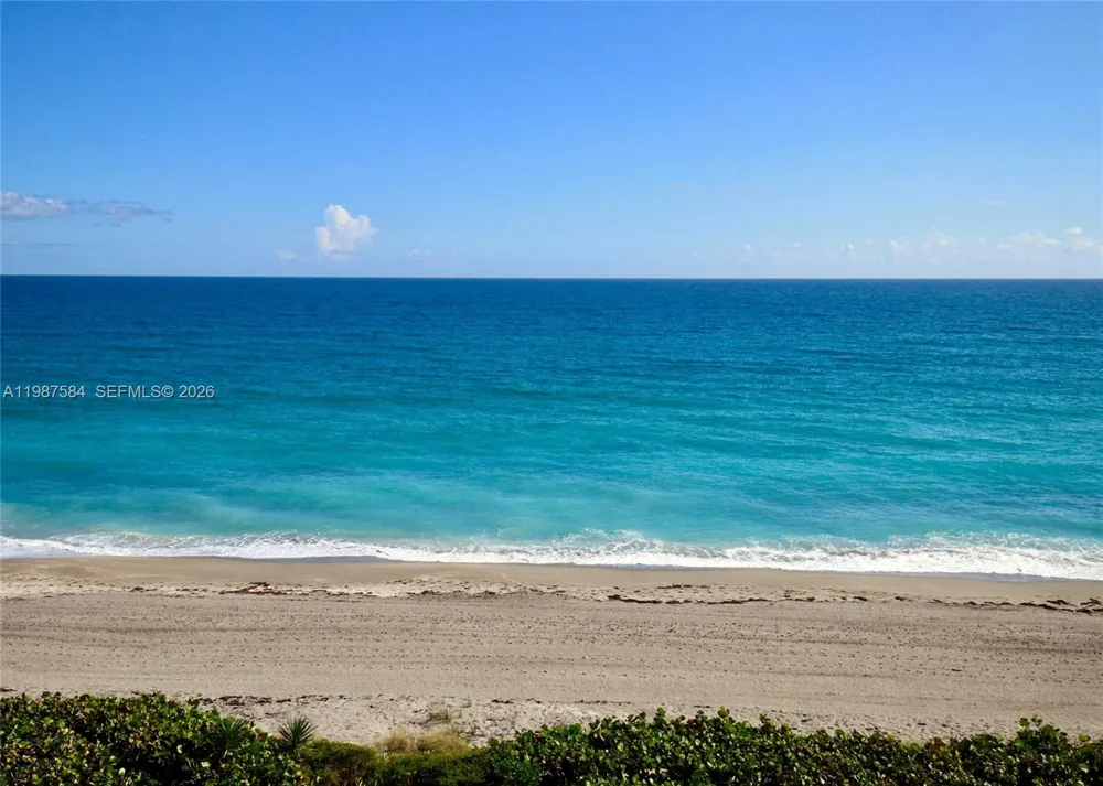 19670 Beach Rd #B323 Tequesta, FL 33469