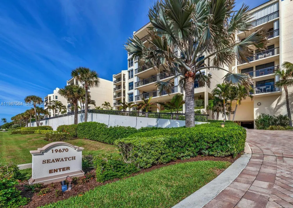 19670 Beach Rd #B323 Tequesta, FL 33469