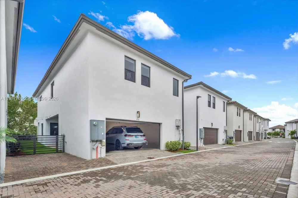 4346 NW 81st Ave Doral, FL 33166