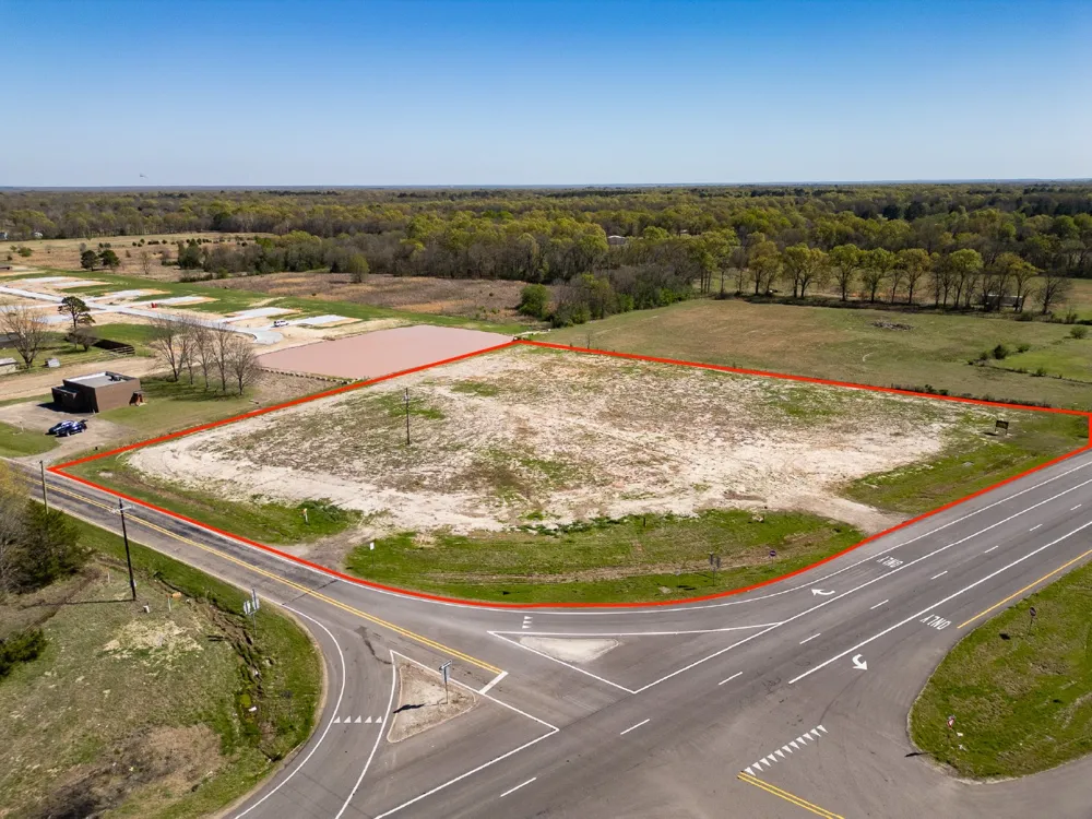 10670 US Highway 271 Powderly, TX 75473