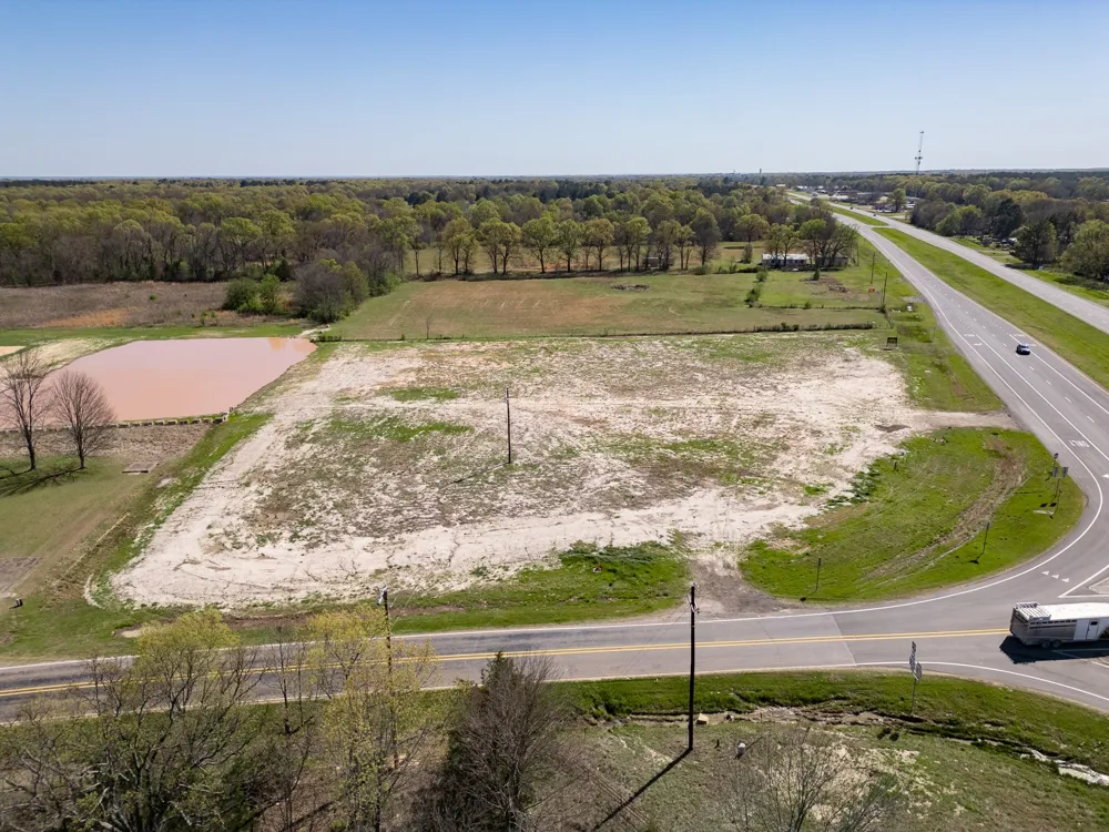 10670 US Highway 271 Powderly, TX 75473