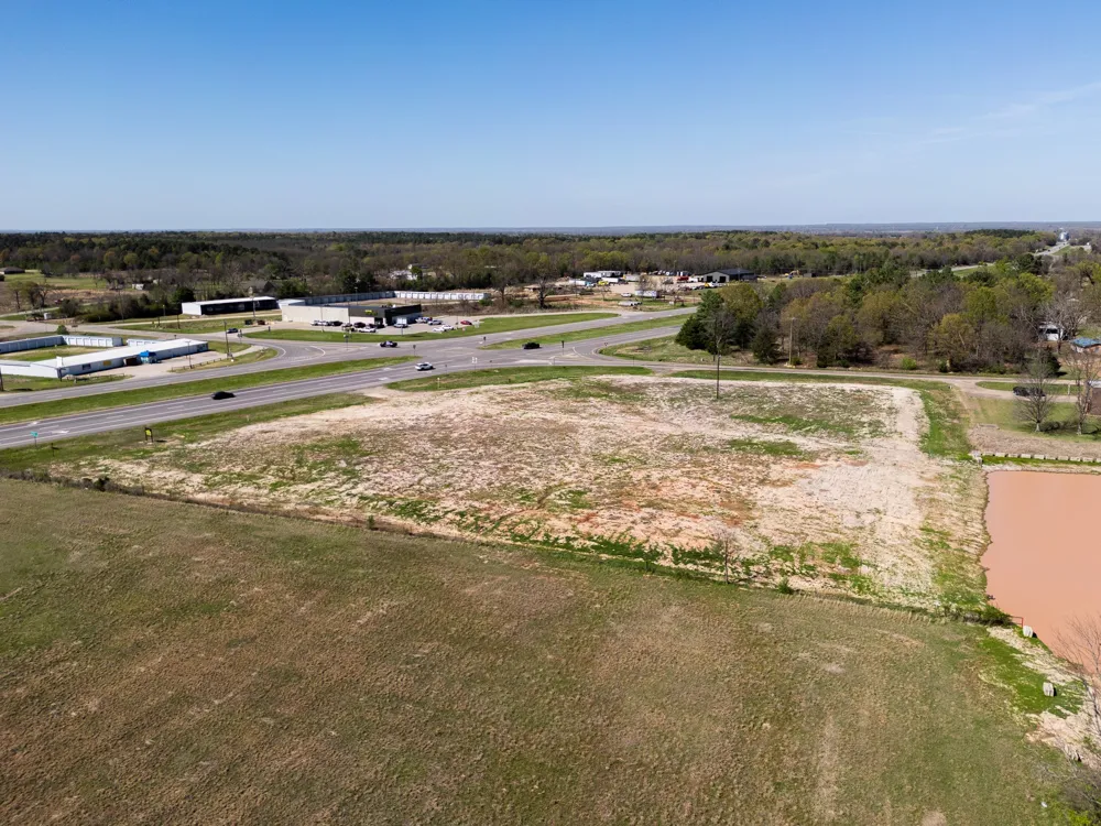 10670 US Highway 271 Powderly, TX 75473