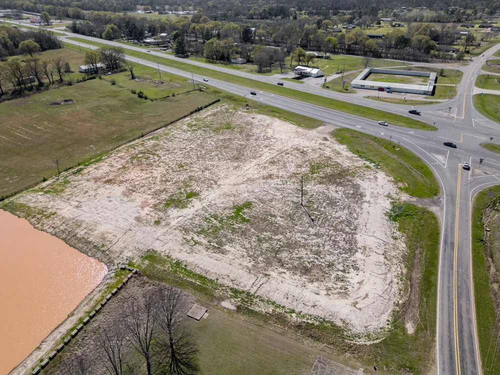 10670 US Highway 271 Powderly, TX 75473