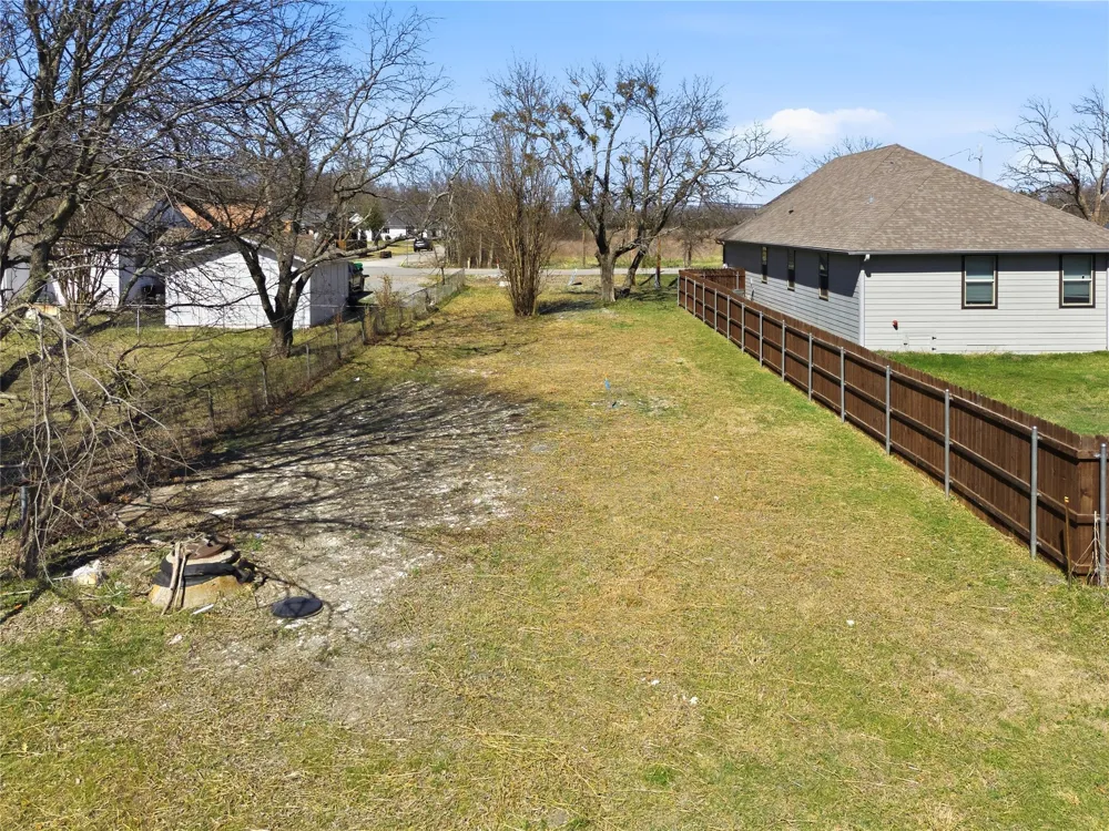 317 E Saunders Street Trenton, TX 75490