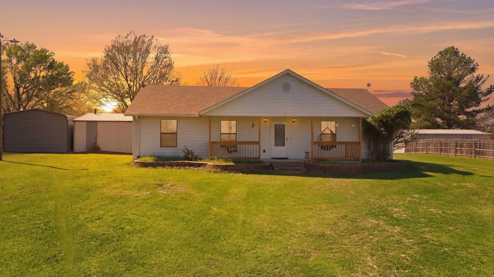 619 County Road 3350 Emory, TX 75440