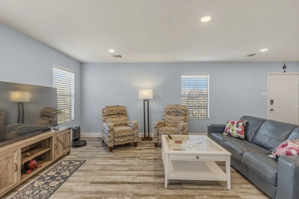 619 County Road 3350 Emory, TX 75440