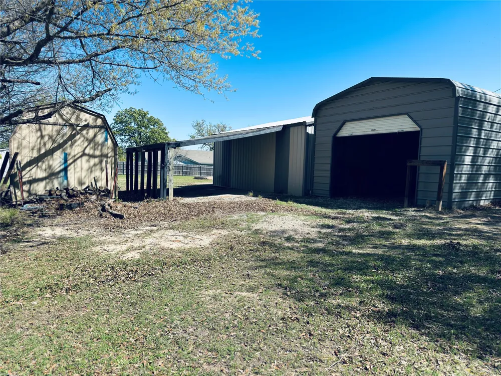 619 County Road 3350 Emory, TX 75440