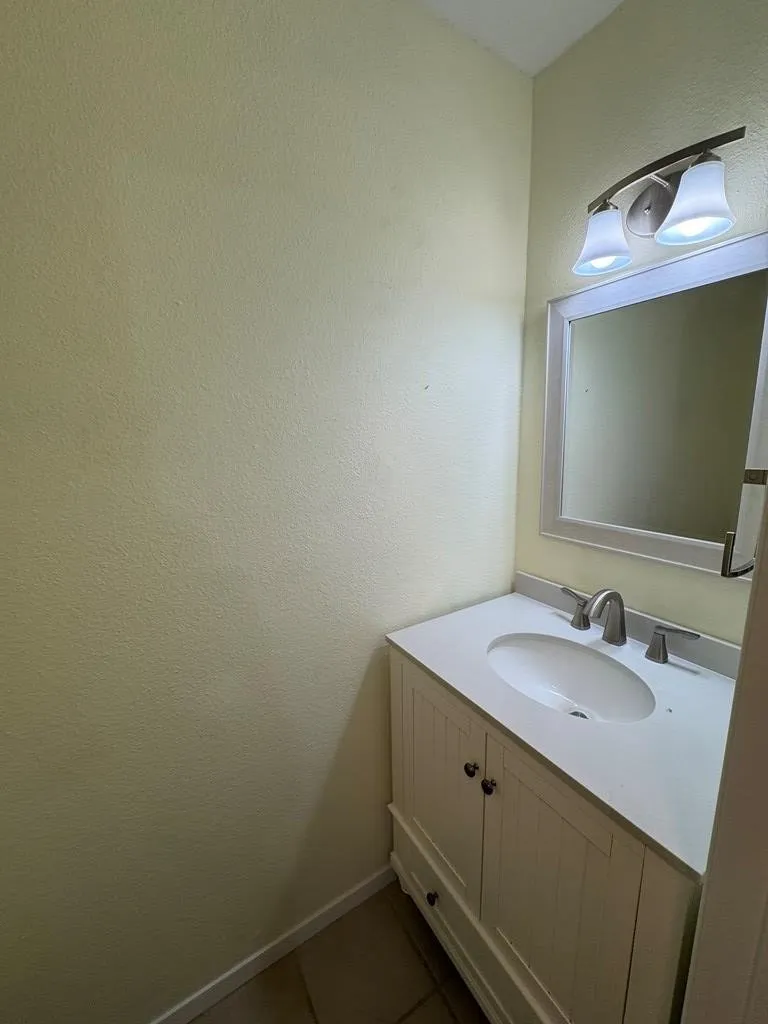 302 St. Andrews #A-102 Rockport, TX 78382