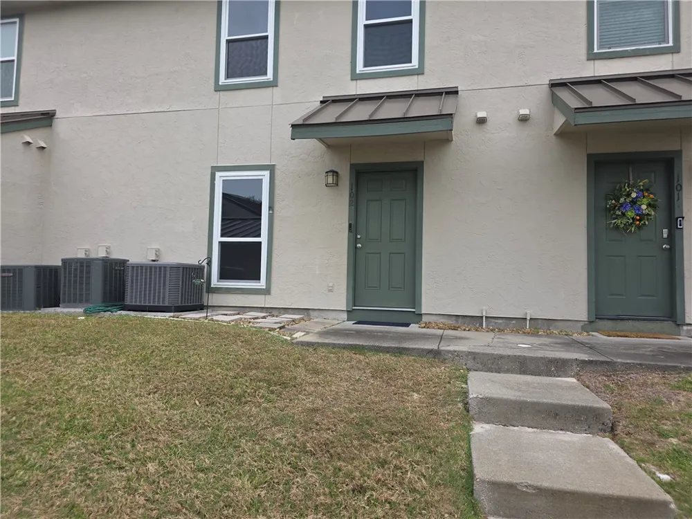 302 St. Andrews #A-102 Rockport, TX 78382