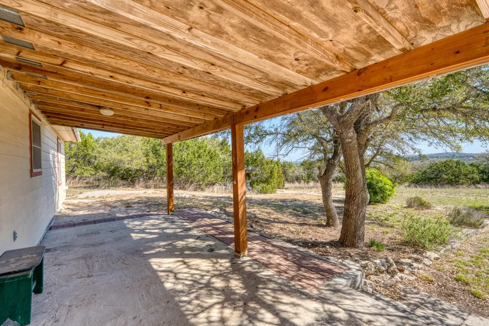 1129 Lonesome Loop Blanco, TX 78606