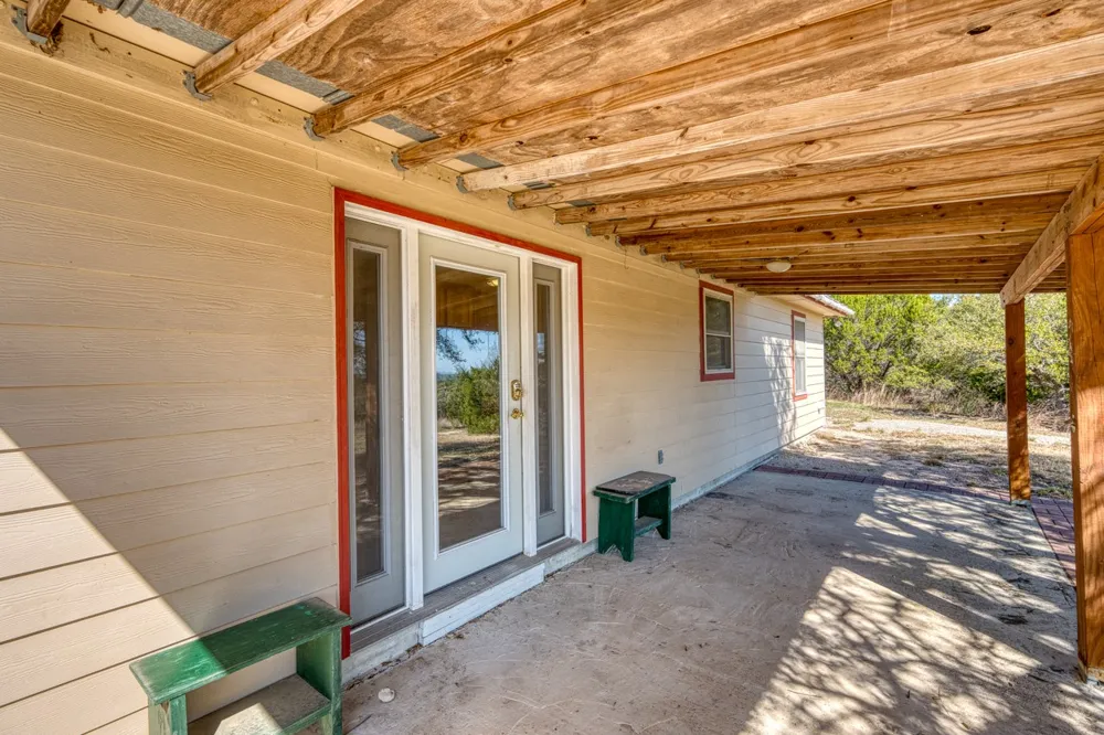 1129 Lonesome Loop Blanco, TX 78606