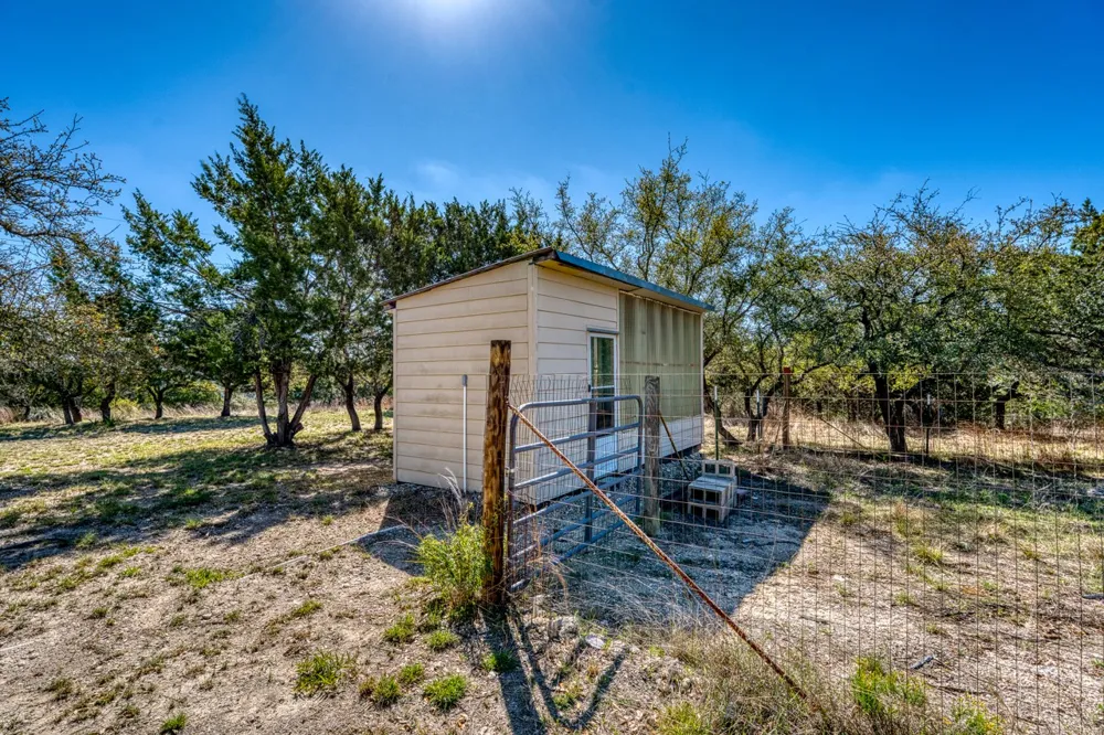 1129 Lonesome Loop Blanco, TX 78606