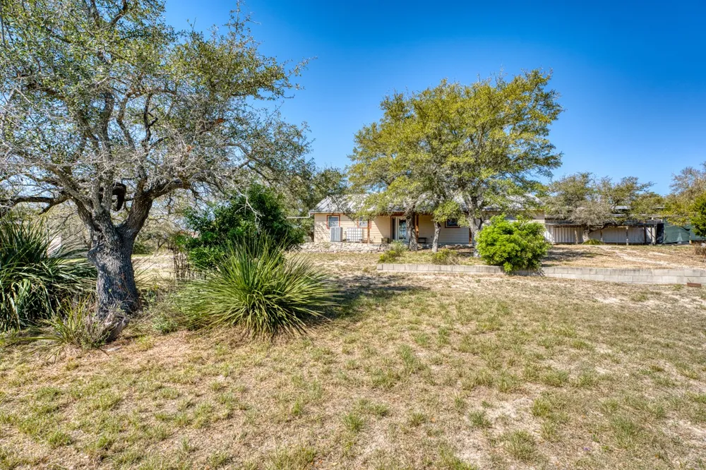 1129 Lonesome Loop Blanco, TX 78606
