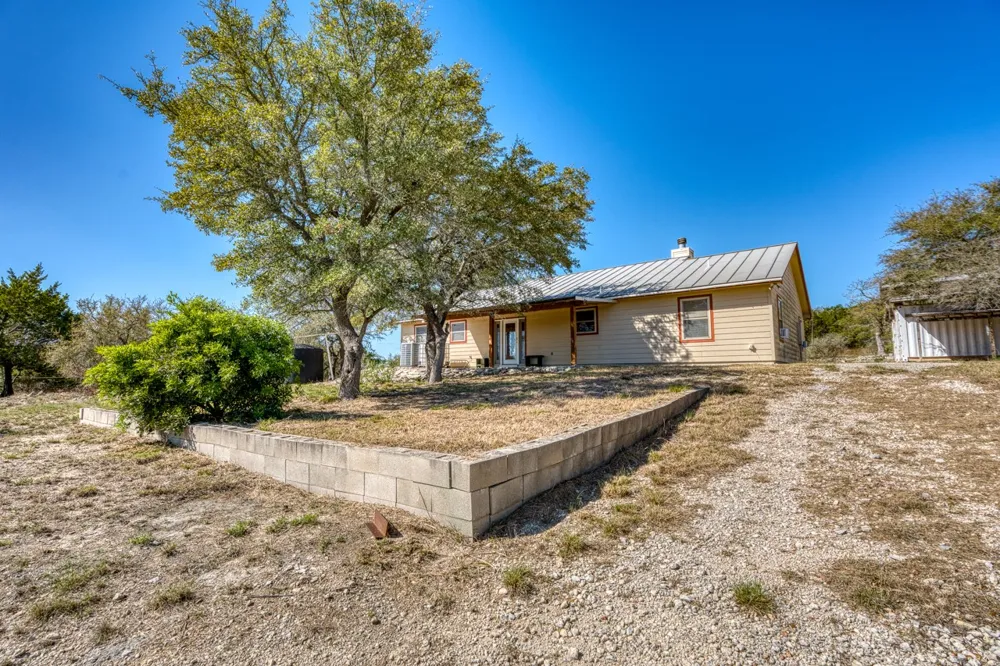 1129 Lonesome Loop Blanco, TX 78606