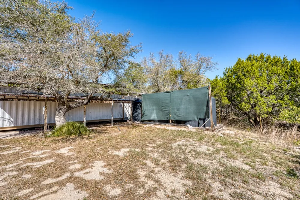 1129 Lonesome Loop Blanco, TX 78606