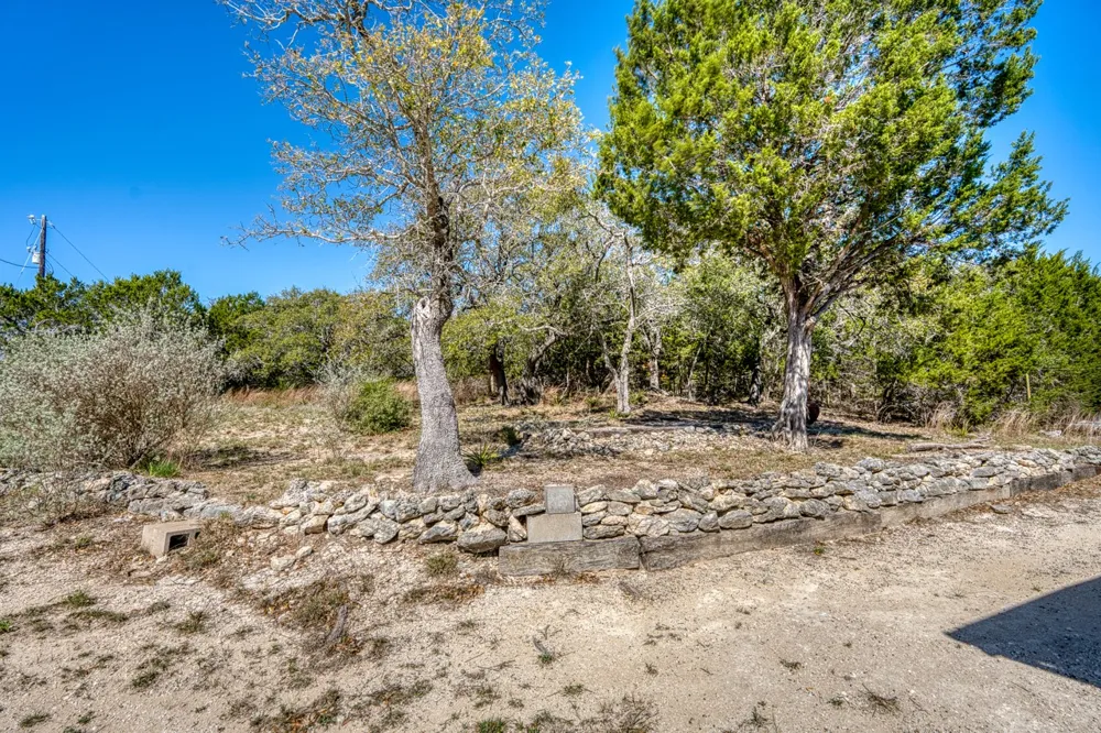 1129 Lonesome Loop Blanco, TX 78606