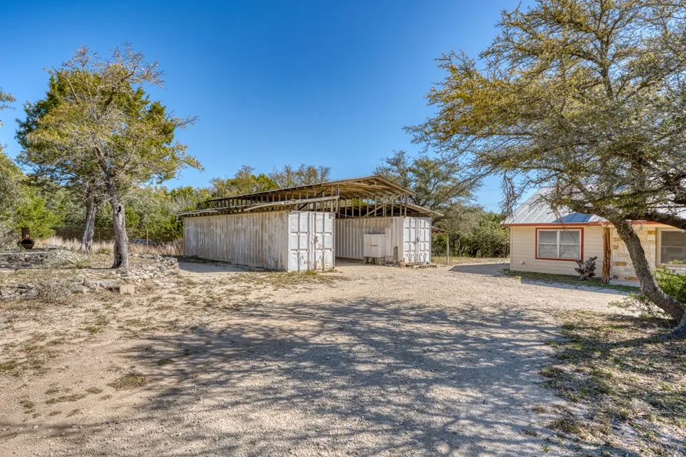 1129 Lonesome Loop Blanco, TX 78606