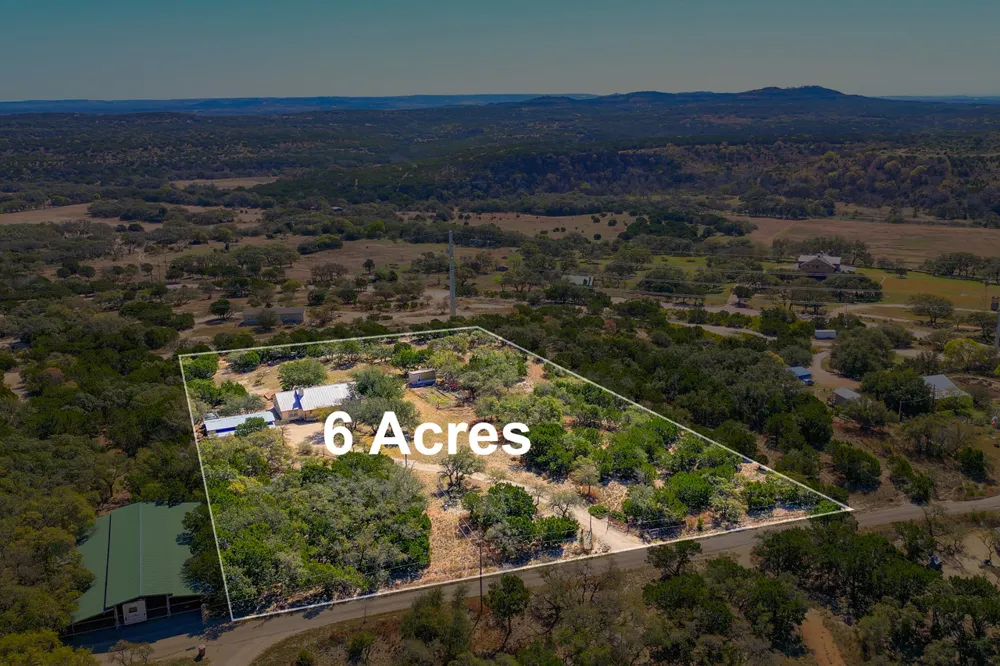 1129 Lonesome Loop Blanco, TX 78606