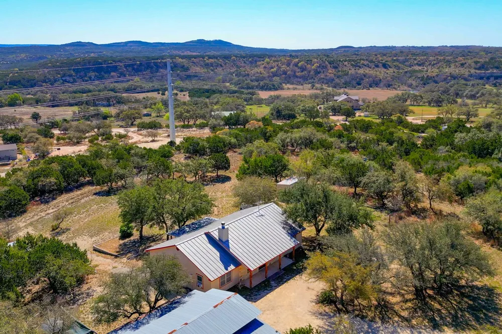 1129 Lonesome Loop Blanco, TX 78606