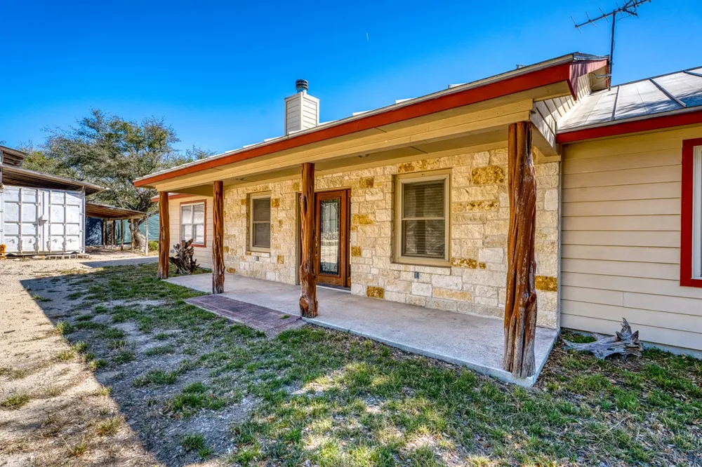 1129 Lonesome Loop Blanco, TX 78606