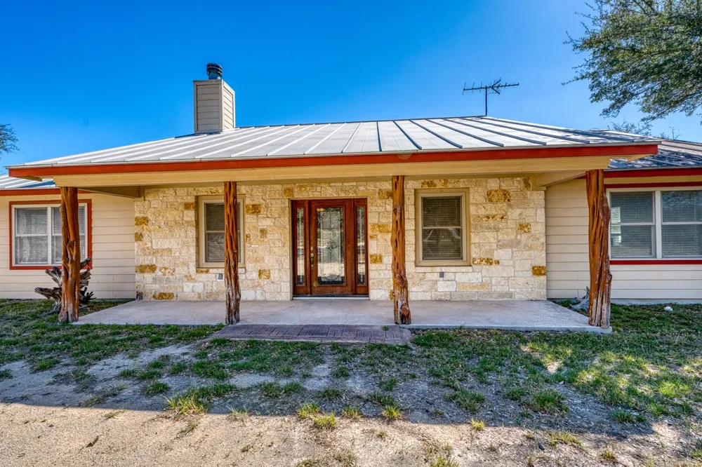 1129 Lonesome Loop Blanco, TX 78606
