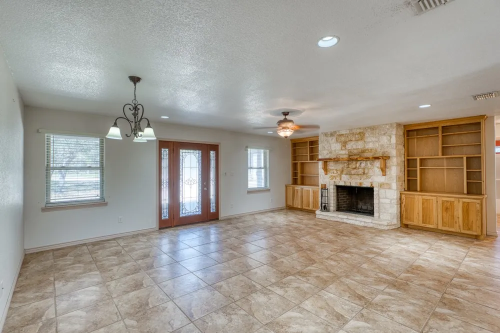1129 Lonesome Loop Blanco, TX 78606