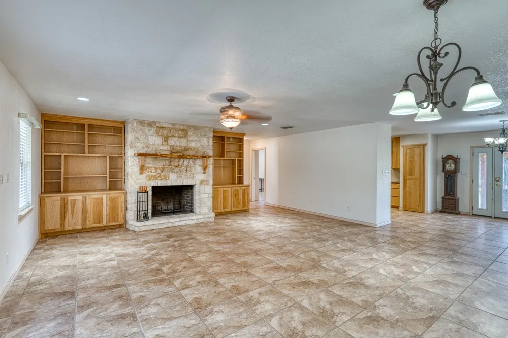 1129 Lonesome Loop Blanco, TX 78606