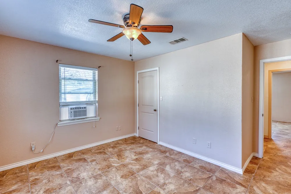 1129 Lonesome Loop Blanco, TX 78606