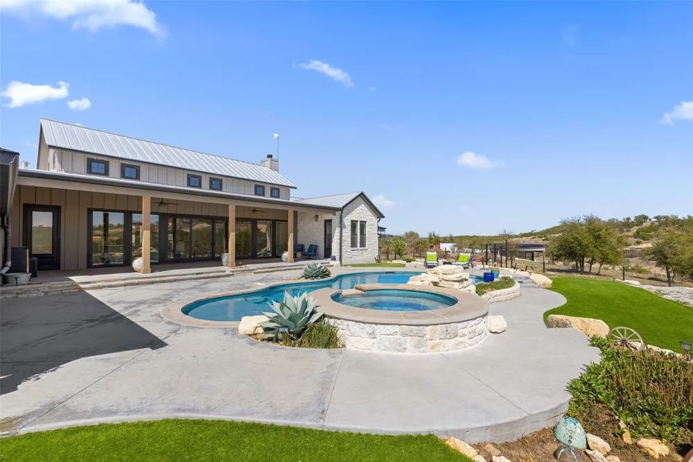 2105 Legacy Hills Drive Johnson City, TX 78636