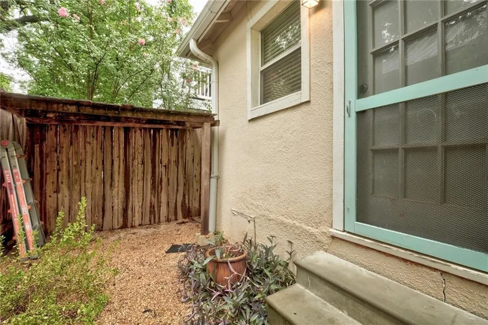 1110 W 22nd Street #13 Austin, TX 78705