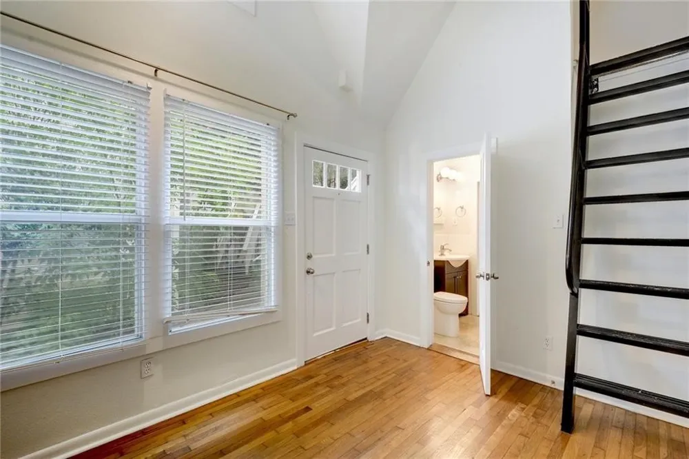 1110 W 22nd Street #13 Austin, TX 78705