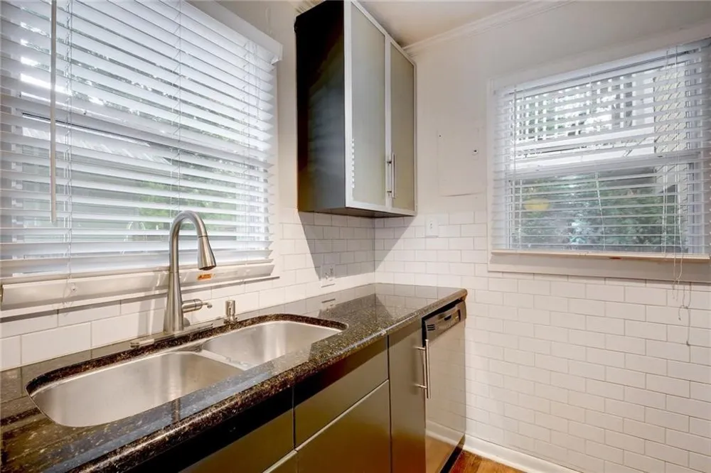 1110 W 22nd Street #13 Austin, TX 78705