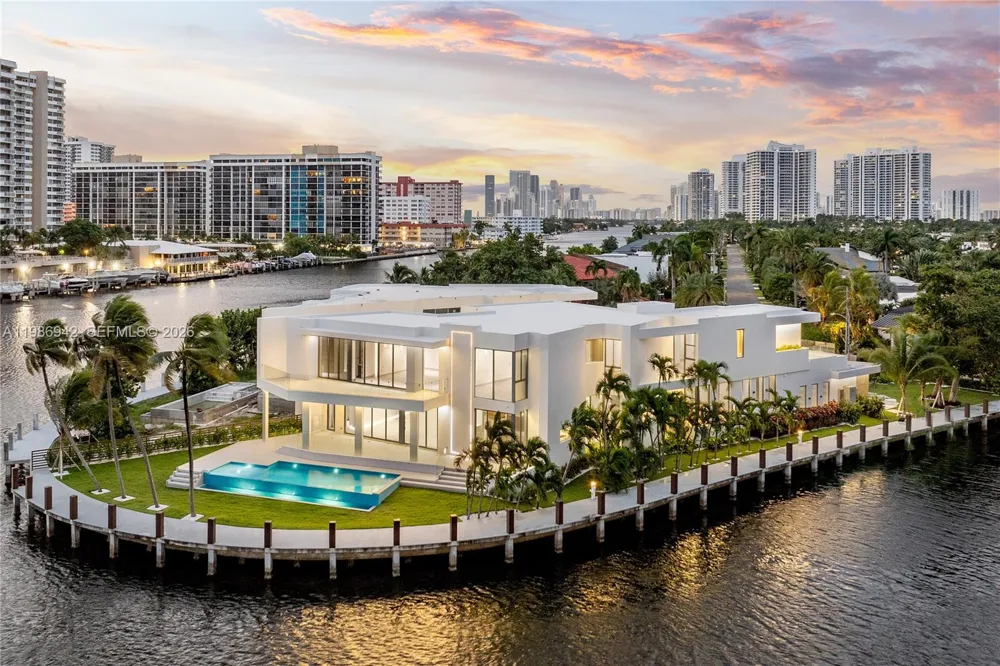 501 Palm Dr Hallandale Beach, FL 33009
