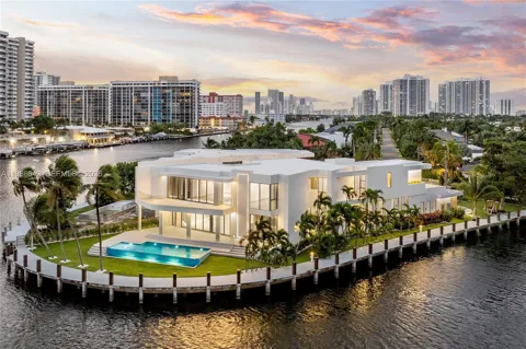 501 Palm Dr