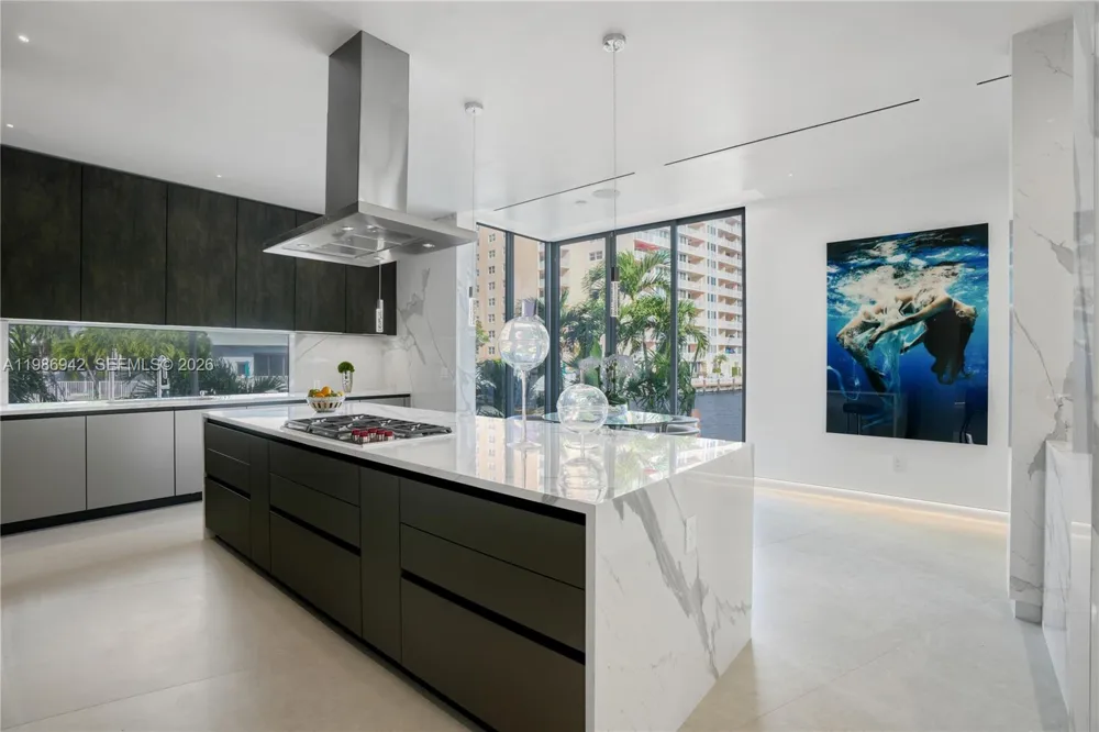 501 Palm Dr Hallandale Beach, FL 33009