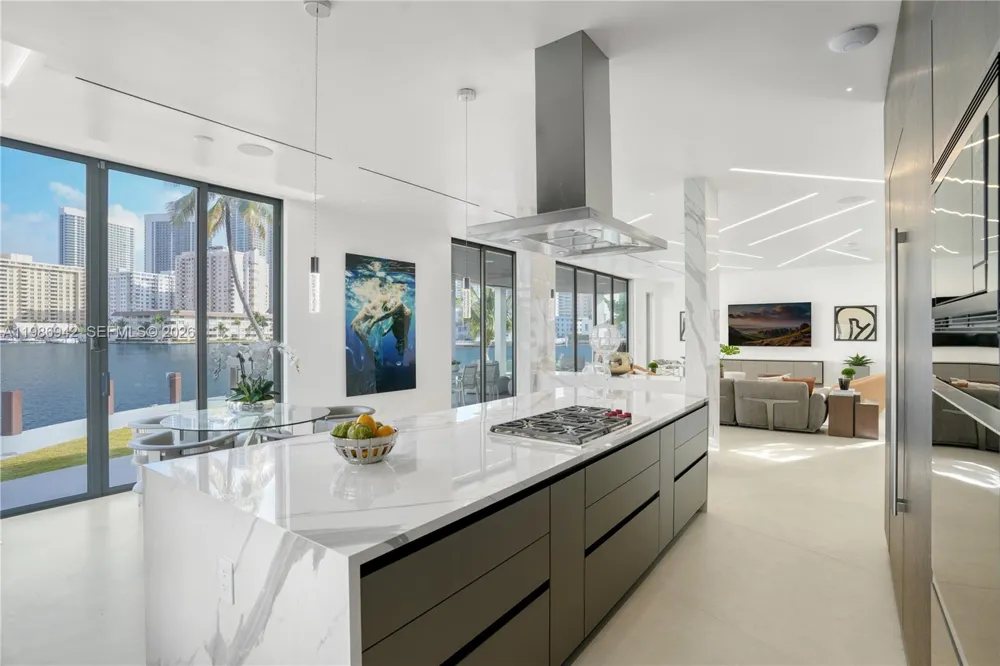501 Palm Dr Hallandale Beach, FL 33009