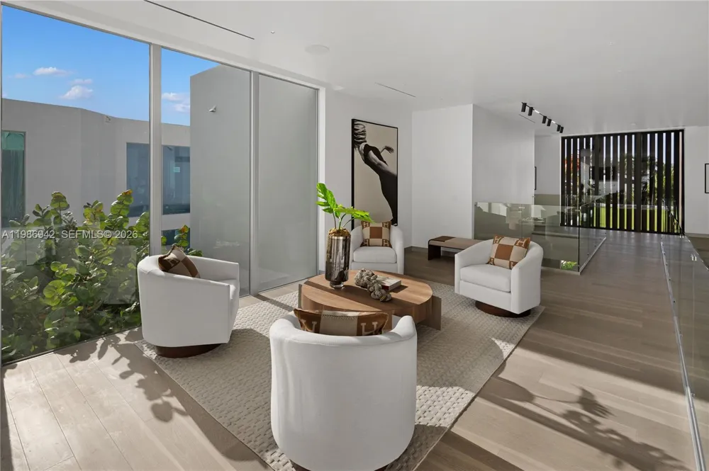 501 Palm Dr Hallandale Beach, FL 33009