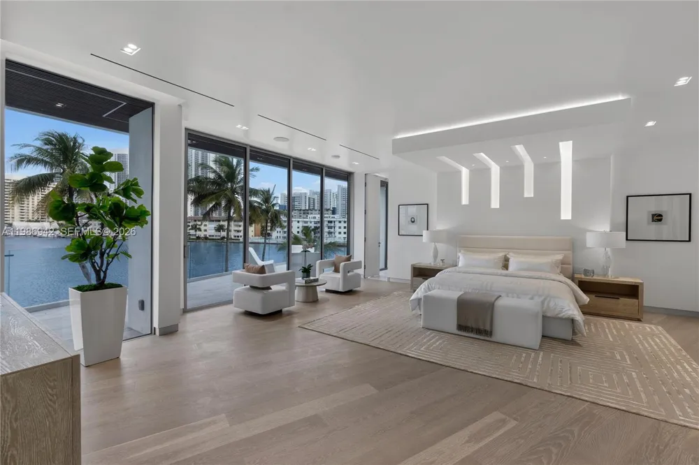 501 Palm Dr Hallandale Beach, FL 33009