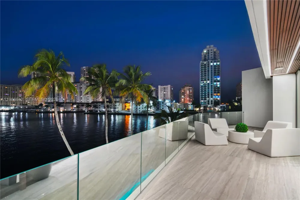 501 Palm Dr Hallandale Beach, FL 33009