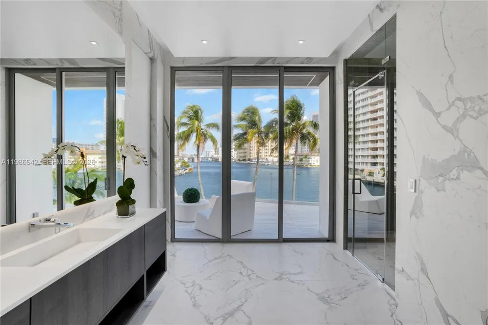 501 Palm Dr Hallandale Beach, FL 33009