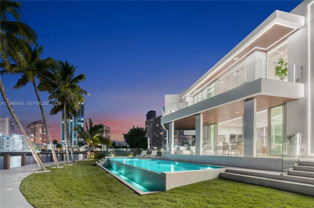 501 Palm Dr Hallandale Beach, FL 33009