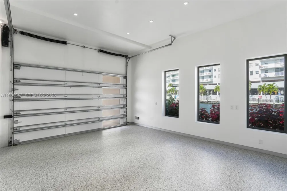 501 Palm Dr Hallandale Beach, FL 33009